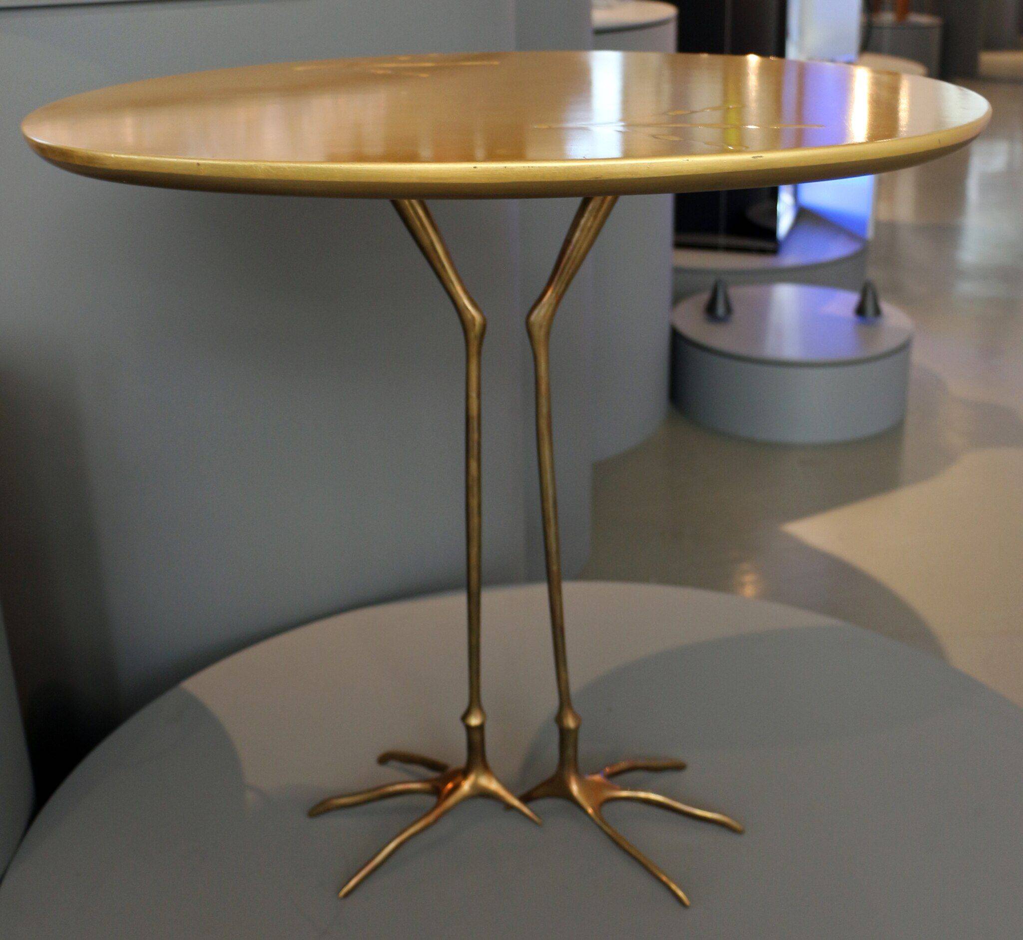 Meret Oppenheim: Tisch mit Vogelfüßen 1972 (CC BY 3.0), Foto Sailko 